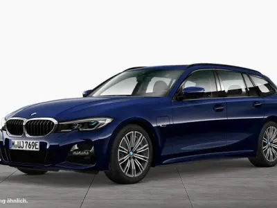 Gebraucht BMW 330e M Sport 292 PS (214 kW) 2022 Blau Kombi