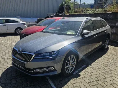 Gebraucht Skoda Superb Style 200 PS (147 kW) 2023 Graphitegrau metallic (metallic) Kombi