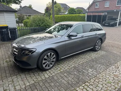 Gebraucht Mercedes E220 194 PS (142 kW) 2018 Grau Kombi