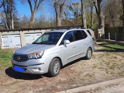 Gebraucht SsangYong Rodius 155 PS (114 kW) 2014 Silber Van / Kleinbus