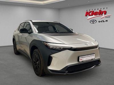 Cosmicsilber metallic Gebraucht 2024 Toyota bZ4X SUV | 35.290 € (Superpreis)