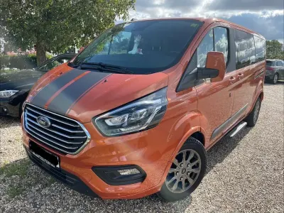 Gebraucht Ford Tourneo 170 PS (125 kW) 2022 Orange Van / Kleinbus