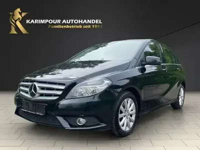 Gebraucht Mercedes B180 194 PS (142 kW) 2014 Silber Kleinwagen