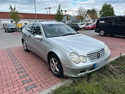 Usata Mercedes 180 105 CV (77 kW) 2002 Argento Berlina