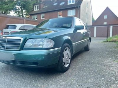 Second-hand Mercedes W180 122 CP (89 kW) 1994 Verde Berlinǎ
