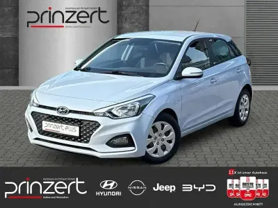 Gebraucht Hyundai i20 Select 84 PS (61 kW) 2020 Grau Kleinwagen