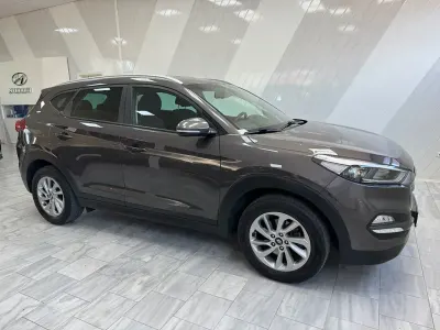 Gebraucht Hyundai Tucson Intro Edition 177 PS (130 kW) 2016 Grau SUV