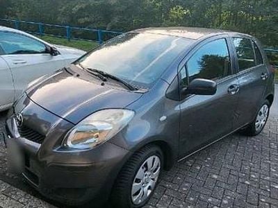 Gebraucht Toyota Yaris 69 PS (50 kW) 2010 Grau Kleinwagen