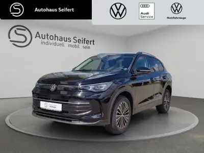 Neu VW Tiguan Life 193 PS (141 kW) 2026 Schwarz SUV