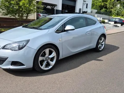Używany Opel Astra GTC 165 KM (121 kW) 2012 Niebieski Hatchback