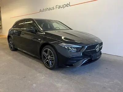 Gebraucht Mercedes A250 AMG line 163 PS (119 kW) 2025 Kosmosschwarz  metalliclack Limousine