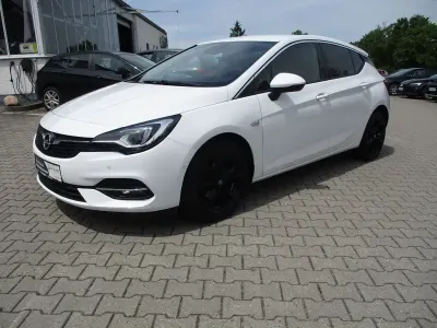 Gebraucht Opel Astra Elegance 145 PS (106 kW) 2020 Summit white Limousine