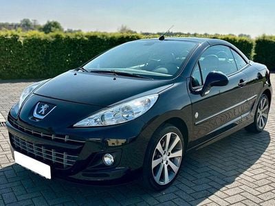 Schwarz Gebraucht 2012 Peugeot 207 CC Roland Garros Cabrio | 6.490 € (Etwas zu teuer)