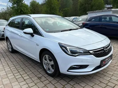 Gebraucht Opel Astra Edition 101 PS (74 kW) 2016 Weiß Kombi