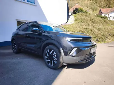 Neu Opel Mokka-e Edition 114 kW (156 PS) 2026 Karbon schwarz SUV