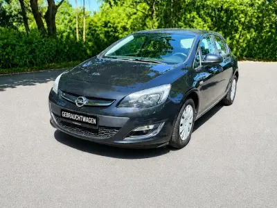 Gebraucht Opel Astra 120 PS (88 kW) 2012 Schwarz Limousine