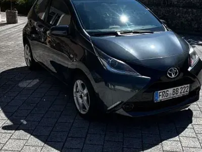 Gebraucht Toyota Aygo X-play 69 PS (50 kW) 2015 Grau Kleinwagen