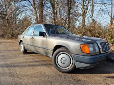 Gebraucht Mercedes 250 90 PS (66 kW) 1988 Grau Limousine