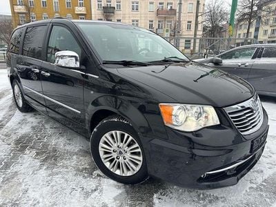 Schwarz Gebraucht 2016 Lancia Voyager Platinum Van / Kleinbus | 16.888 € (Fairer Preis)