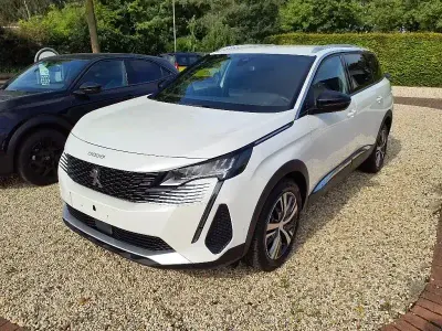 Gebraucht Peugeot 5008 Allure 131 PS (96 kW) 2023 Weiß (weiss) SUV