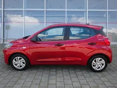 Gebraucht Hyundai i10 Comfort 67 PS (49 kW) 2023 Rot Kleinwagen