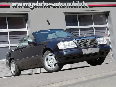 Gebraucht Mercedes E200 136 PS (100 kW) 1996 Smaragdschwarz (metallic) Cabrio