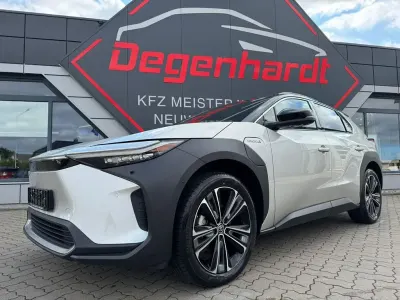 Gebraucht Toyota bZ4X 160 kW (218 PS) 2023 Silber SUV