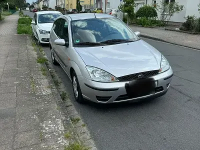 Gebraucht Ford Focus 101 PS (74 kW) 2001 Silber Limousine