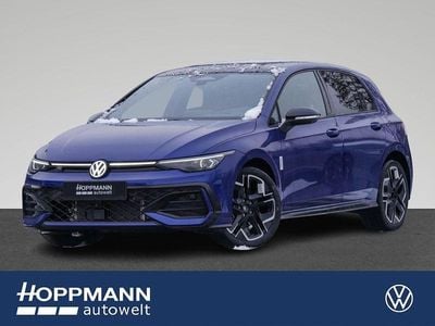 Ny VW Golf VIII R-line 150 HK (110 kW) 2026 Blå Sedan