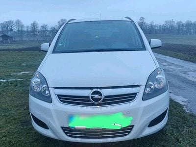 Weiß Gebraucht 2013 Opel Zafira Van / Kleinbus | 3.200 € (Guter Preis)