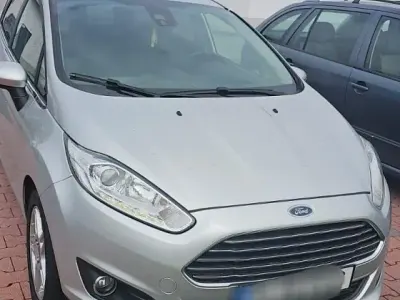 Gebraucht Ford Fiesta 125 PS (91 kW) 2013 Silber Kleinwagen