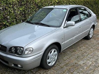 Second-hand Toyota Corolla 110 CP (80 kW) 2000 Argintiu Berlinǎ