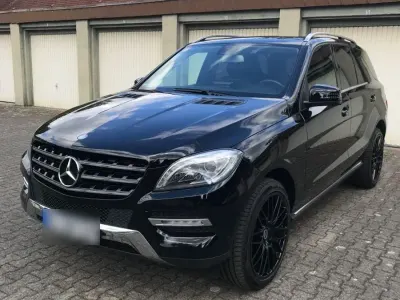 Gebraucht Mercedes ML250 204 PS (150 kW) 2012 Schwarz SUV