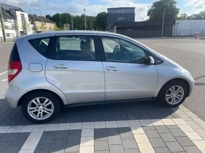 Gebraucht Mercedes A160 95 PS (69 kW) 2011 Silber Kleinwagen