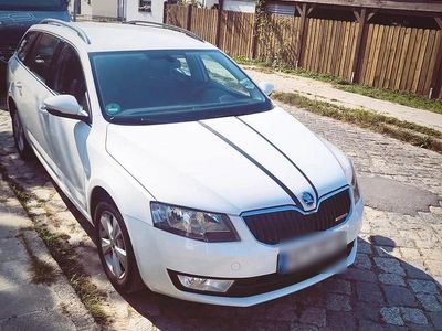 Gebraucht Skoda Octavia GreenLine 110 PS (80 kW) 2014 Weiß Kleinwagen