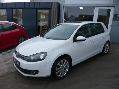 Gebraucht VW Golf VI 105 PS (77 kW) 2011 Weiß Kleinwagen