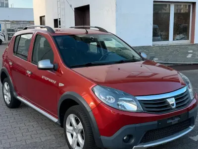 Gebraucht Dacia Sandero 68 PS (50 kW) 2010 Rot Limousine