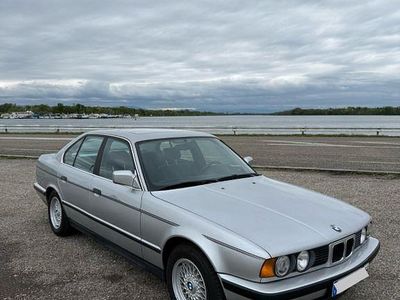 Gebraucht BMW 520 129 PS (94 kW) 1990 Silber Limousine