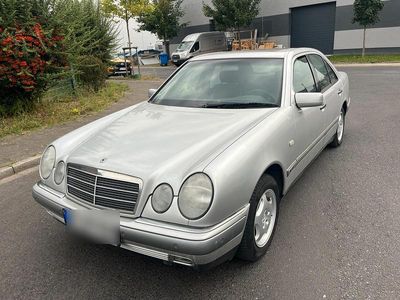 Mercedes E200