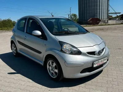 Second-hand Toyota Aygo 68 CP (50 kW) 2007 Argintiu Hatchback