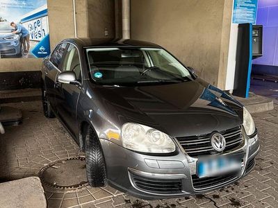 Gebraucht VW Jetta 77 PS (56 kW) 2007 Grau Limousine