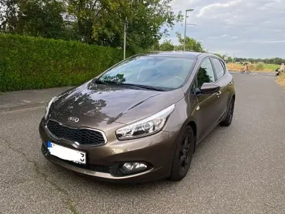 Gebraucht Kia Ceed DREAM-TEAM Edition 99 PS (72 kW) 2014 Braun Kleinwagen