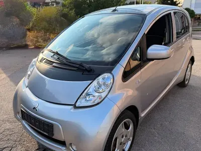 Gebraucht Mitsubishi i-MiEV Basis 49 kW (67 PS) 2014 Silber Kleinwagen