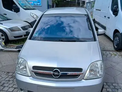 Używany Opel Meriva Essentia 87 KM (63 kW) 2003 Srebrny Minivan