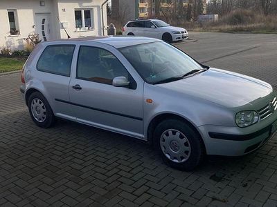 Silber Gebraucht 2000 VW Golf IV Kleinwagen | 2.300 € (Fairer Preis)