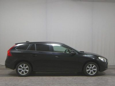 Second-hand Volvo V60 Kinetic 205 CP (150 kW) 2011 Negru Break