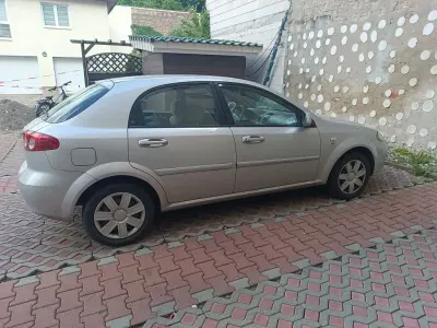 Gebraucht Chevrolet Lacetti 109 PS (80 kW) 2009 Silber Limousine