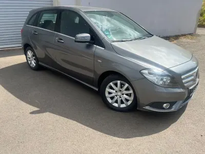 Gebraucht Mercedes B180 122 PS (89 kW) 2012 Silber Kleinwagen