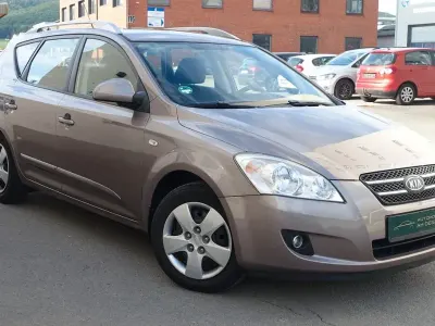 Gebraucht Kia Ceed 109 PS (80 kW) 2009 Braun Kleinwagen