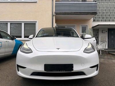 Weiß Gebraucht 2024 Tesla Model Y SUV | 28.999 €